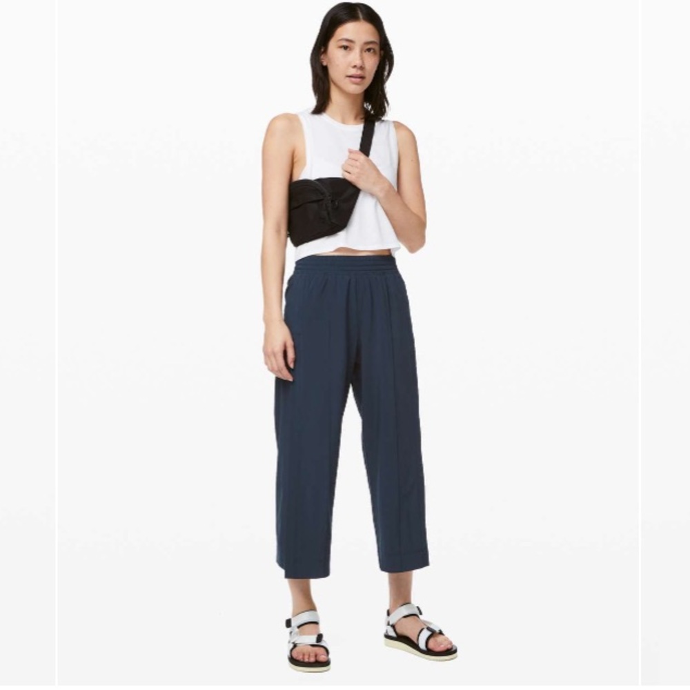 Lululemon Wanderer Culotte Wide Leg Flare Cropped Womens 4